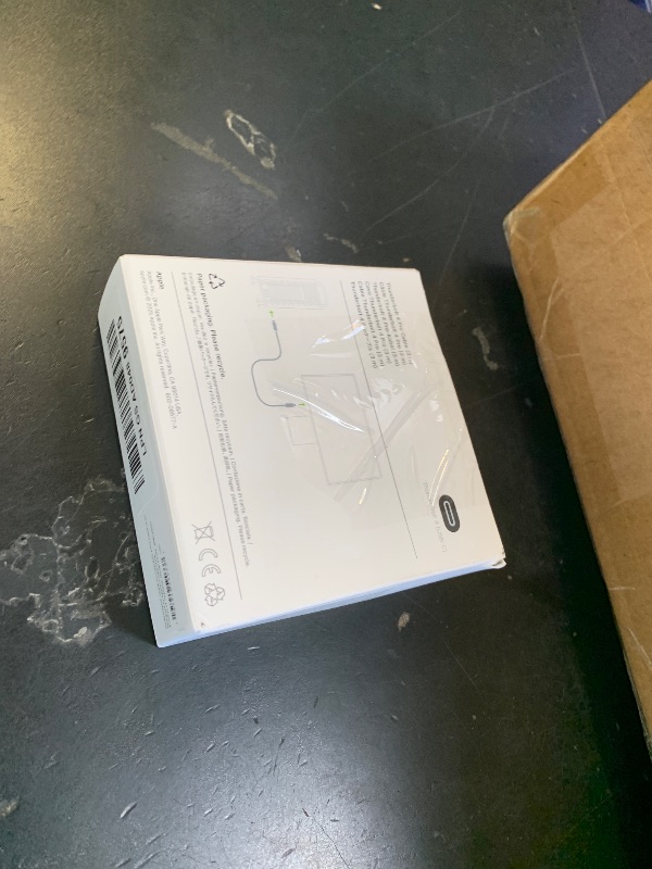 Photo 1 of Apple Thunderbolt 4 (USB-C) Pro Cable (3 m) ???????