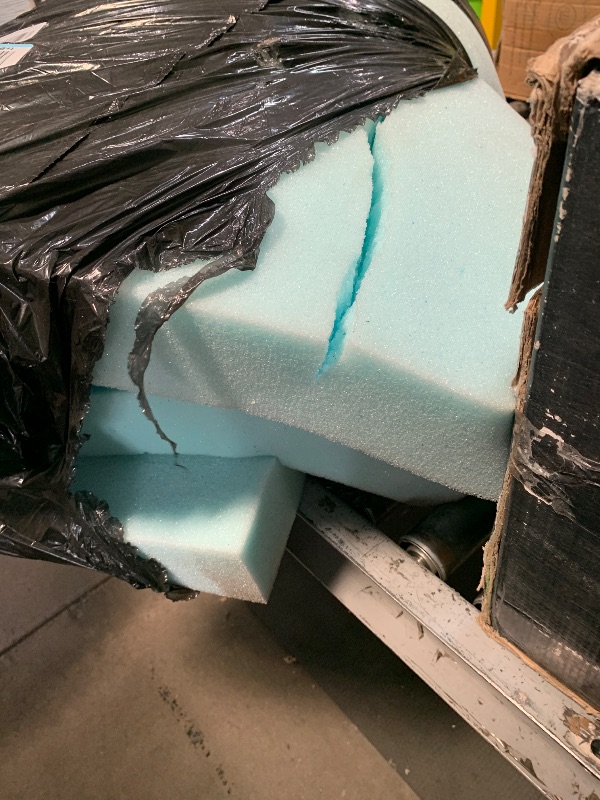 Photo 1 of *** CHECK COMMENTS** Linenspa 3 Inch Gel Memory Foam Mattress Topper, Full
SMALL TEAR IN THE FOAM