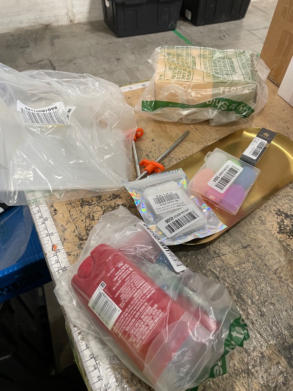 Photo 1 of ***BUNDLE: 8 assorted  household items 

