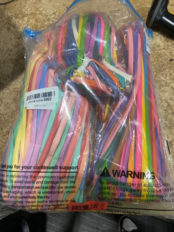 Photo 1 of 1000 Pcs 260 Balloons 3 materials Include 600 Pcs Matte 200 Pcs Metallic and 200 Pcs Pastel Long Balloons Used to create a variety of shapes
