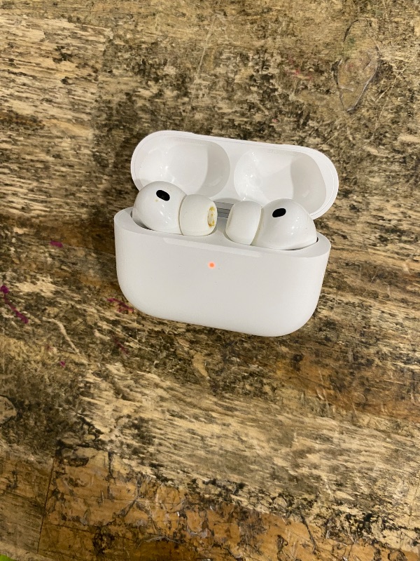 Photo 1 of ***FOR PARTS ONLY BATTERY ISSUE***
Apple AirPods Pro 3 Wireless Earbuds, Active Noise Cancellation, Live Translation, Heart Rate Sensing, Hearing Aid Feature, Bluetooth Headphones, Spatial Audio, High-Fidelity Sound, USB-C Charging