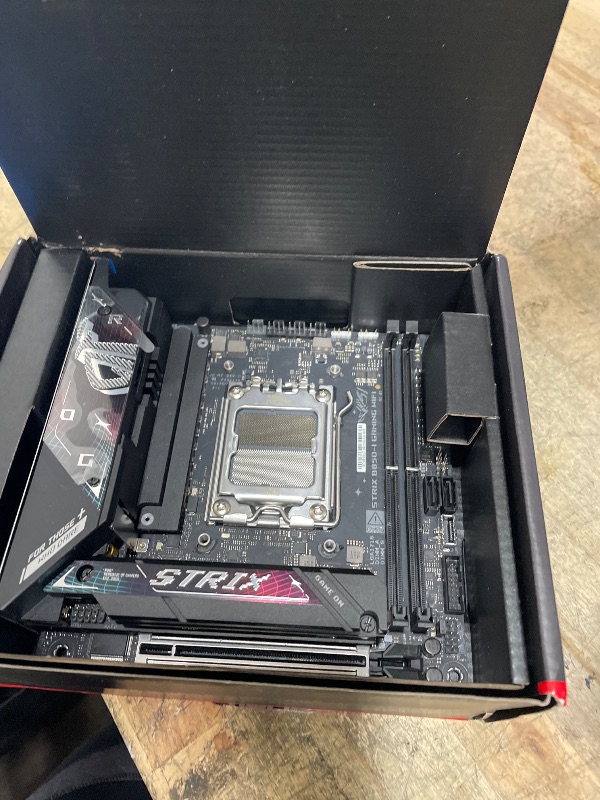 Photo 1 of **PARTS ONLY*** ASUS ROG Strix B850-I WiFi Game, AMD Mini-ITX Motherboard, 10+2+1-Stage Power Supply, DDR5, PCIe 5.0 Slot with Q-Release Location, 2 M.2 Slots, WiFi 7 with WiFi Q Antenna, AI Advisor, AI Networking II