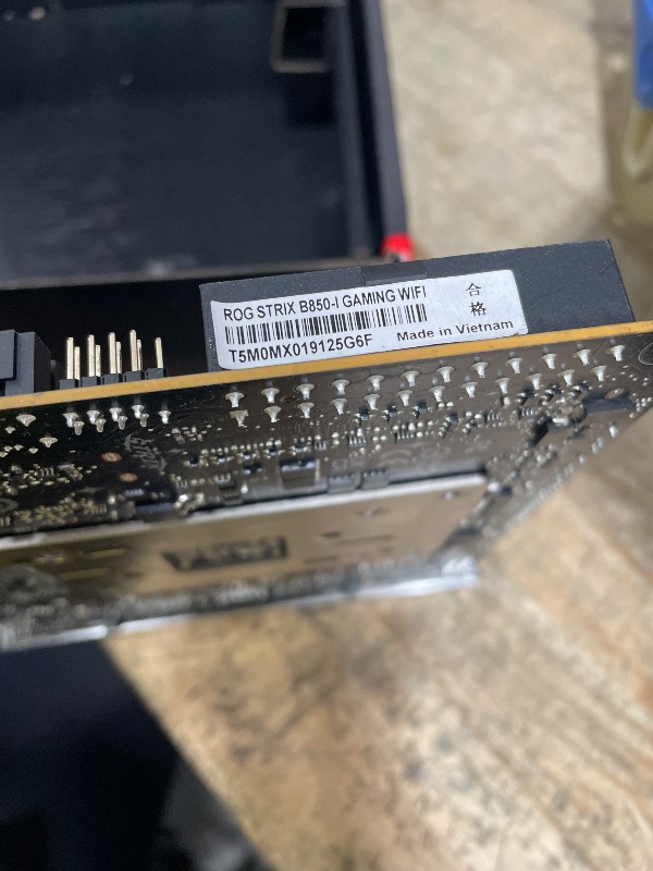 Photo 1 of **PARTS ONLY*** ASUS ROG Strix B850-I WiFi Game, AMD Mini-ITX Motherboard, 10+2+1-Stage Power Supply, DDR5, PCIe 5.0 Slot with Q-Release Location, 2 M.2 Slots, WiFi 7 with WiFi Q Antenna, AI Advisor, AI Networking II