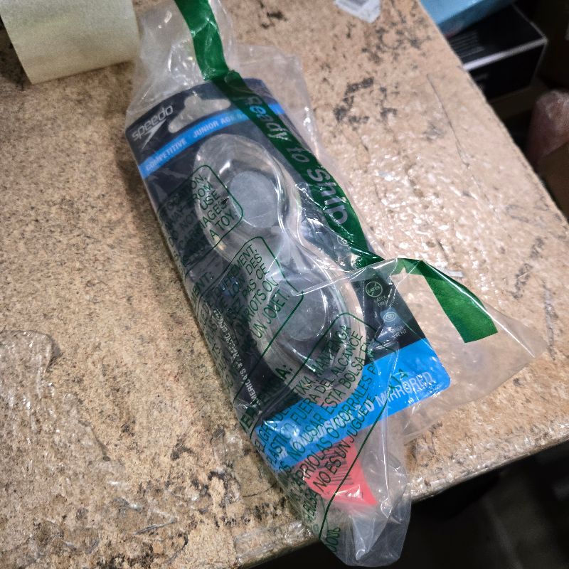Photo 1 of ***DAMAGED - SEE NOTES/PICTURES***Speedo Unisex-child Swim Goggles Vanquisher 2.0 Junior