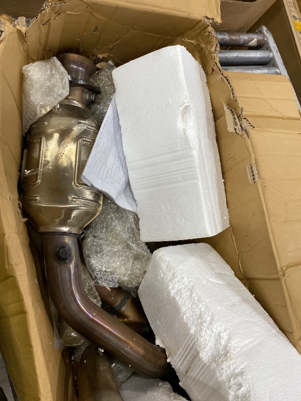 Photo 1 of ***SEE NOTES***
Catalytic Converter Compatible with Chevy Silverado 1500/GMC Sierra 1500 2014 2015 2016 2017 2018 4.3L V6/V8 5.3L, 2015-2019 Chevy Suburban/Tahoe & GMC Yukon/Yukon XL 5.3L/6.2L Catalytic Convertor