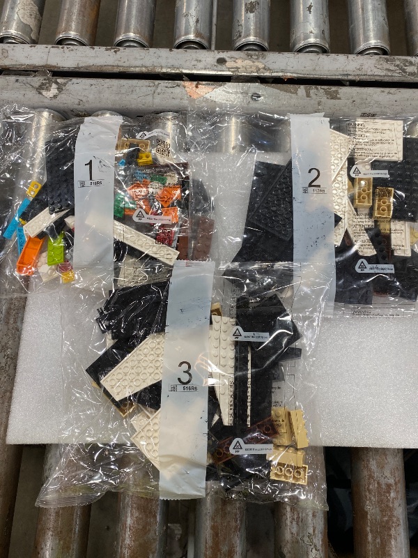 Photo 1 of ***NO REFUND IF RETURNED WITH OPEN BAGS, NO EXCEPTIONS***
***ALL BAGS AND MANUAL ARE SEALED***
LEGO Editions Lionel Messi – Celebration - Building Set for Boys & Girls, Ages 14+ - Collectible Soccer Gift for Fans - Kids Bedroom or Shelf Decor - 43018