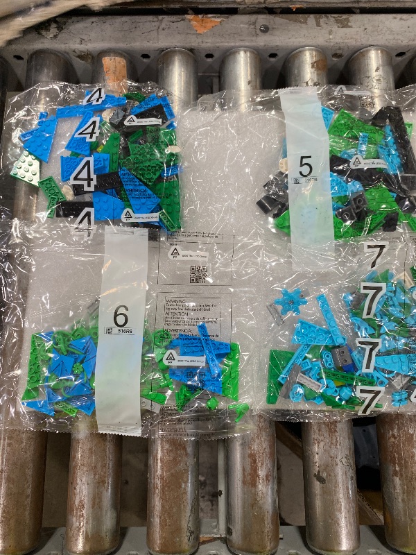 Photo 1 of ***NO REFUND IF RETURNED WITH OPEN BAGS, NO EXCEPTIONS***
***ALL BAGS AND MANUAL ARE SEALED***
LEGO Editions Lionel Messi – Celebration - Building Set for Boys & Girls, Ages 14+ - Collectible Soccer Gift for Fans - Kids Bedroom or Shelf Decor - 43018