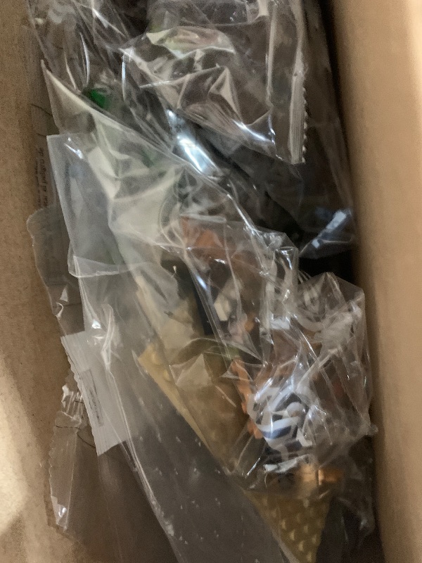 Photo 1 of ***NO REFUND IF RETURNED WITH OPEN BAGS, NO EXCEPTIONS***
***ALL BAGS AND MANUAL ARE SEALED***
LEGO Editions Lionel Messi – Celebration - Building Set for Boys & Girls, Ages 14+ - Collectible Soccer Gift for Fans - Kids Bedroom or Shelf Decor - 43018