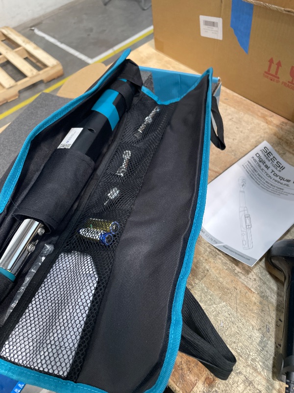 Photo 1 of ***MISSING PARTS***
Seesii 3/8" Digital Torque Wrench, ±2% Accuracy, 0–220 N·m/0–162 ft-lbs, LCD Display, Real-Time & Peak Modes, Preset & Data Storage, Dual Alarm, Electric Torque Wrench for Bicycle, Car, Motorcycle