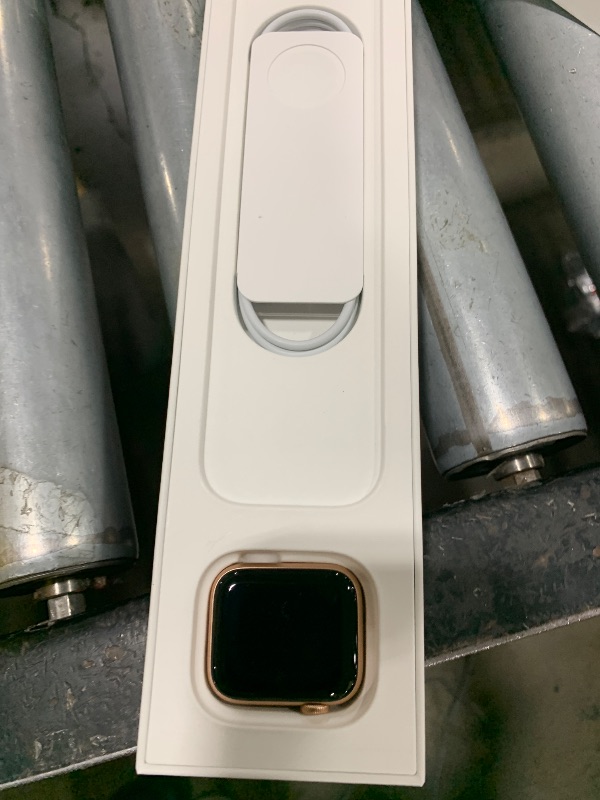 Photo 1 of Apple Watch SE (Gen 1) [GPS 40mm] Smart Watch w/Gold Aluminium Case with Starlight Sport Band. Fitness & Activity Tracker, Heart Rate Monitor, Retina Display, Water Resistant