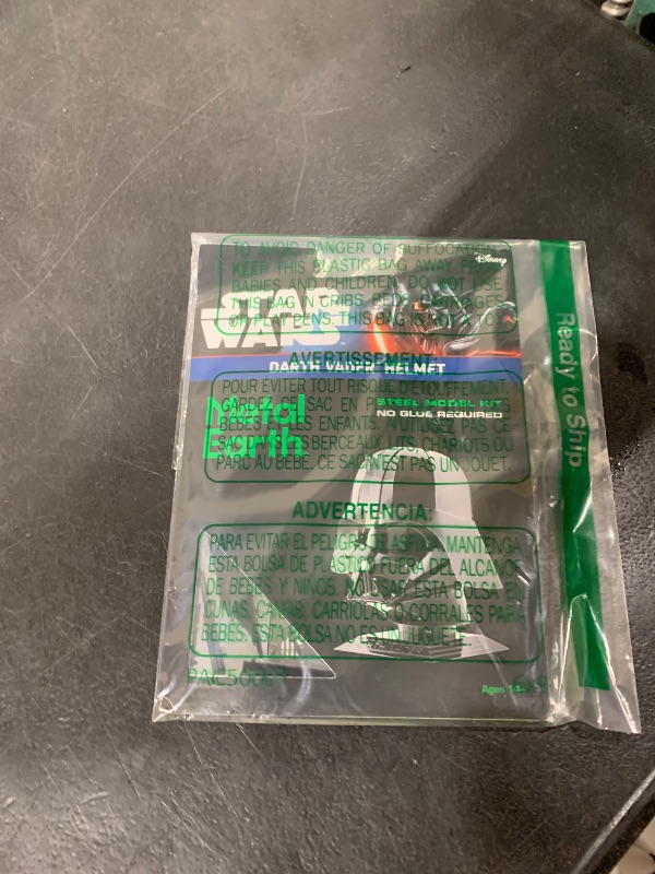 Photo 1 of Fascinations Metal Earth Star Wars Darth Vader Helmet 3D Metal Model Kit