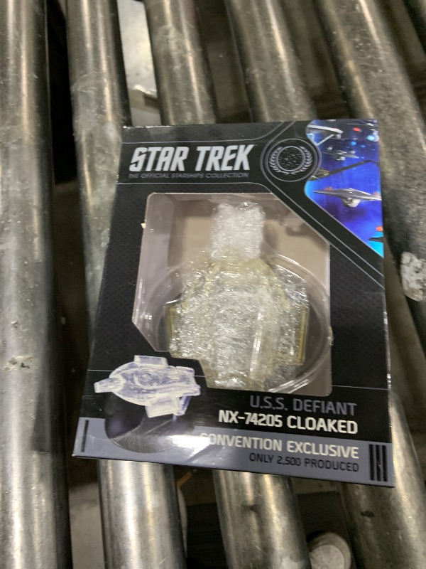 Photo 1 of Hero Collector Star Trek Collection: U.S.S. Defiant NX-74205 Cloaked Convention Exclusive, Yellow
