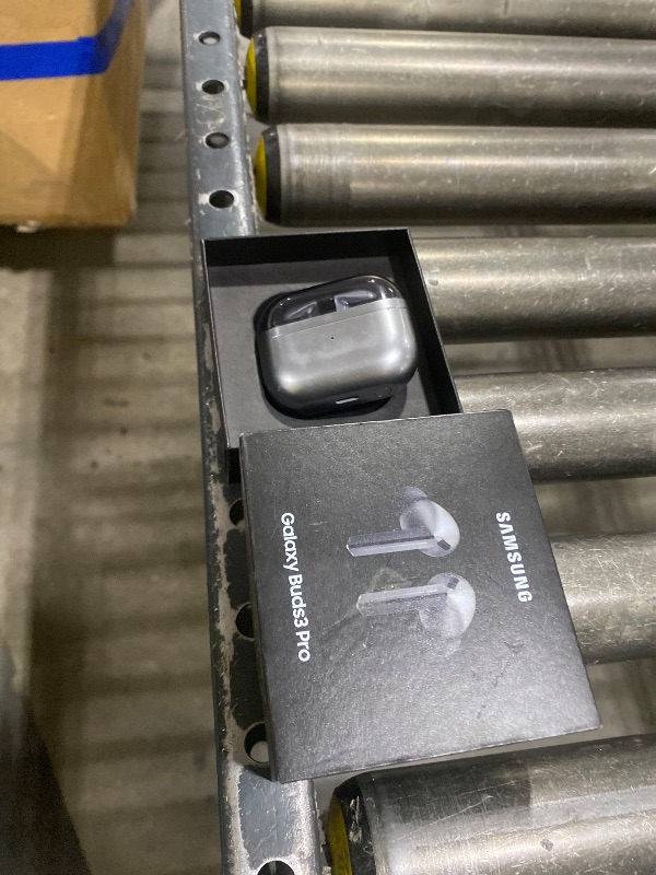 Photo 1 of Samsung Galaxy Buds 3 Pro AI True Wireless Bluetooth Earbuds, Noise Cancelling, Sound Optimization, Redesigned Comfort Fit, Silver [US Version, Amazon Exclusive, 2Yr Warranty]