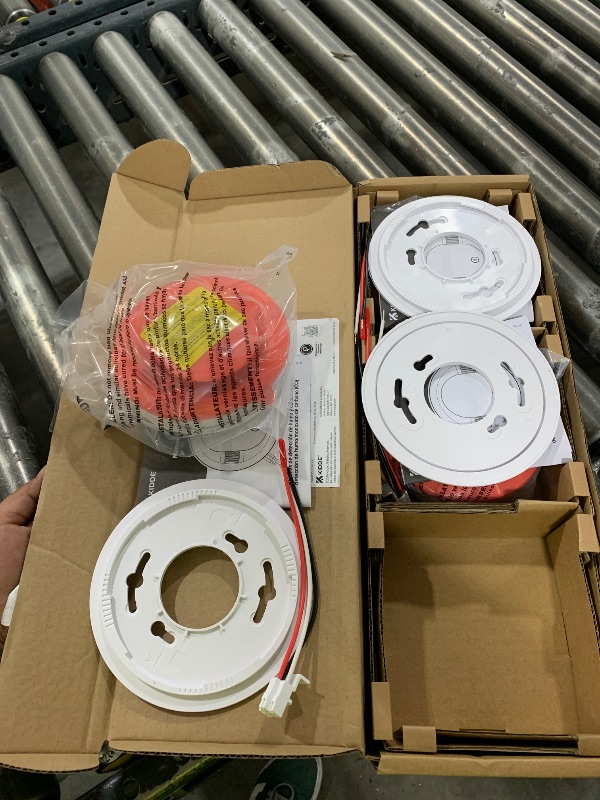 Photo 1 of Kidde And Carbon Monoxide Detector, Hardwired with 10-Year Battery Backup, LED Status Lights, Interconnected, 85 dB Alarm, 5 inches, 30CUA10, 3 Pack