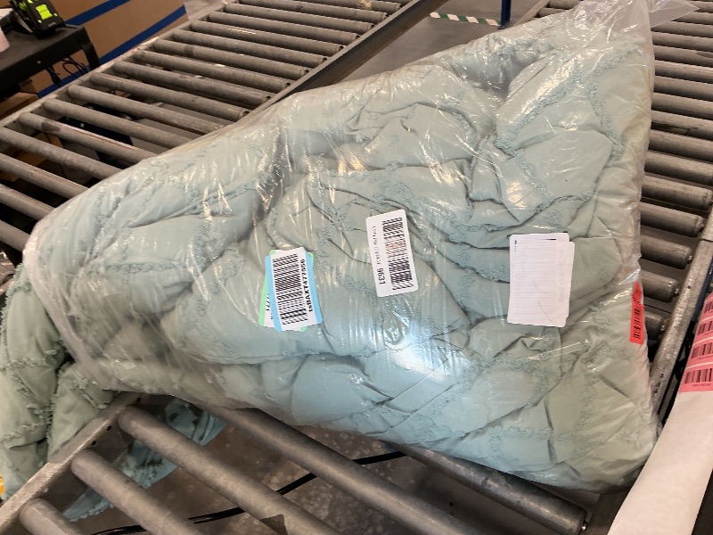 Photo 1 of Bedsure Boho Tufted Sage Green Comforter Set, Farmhouse-Style Bedding King