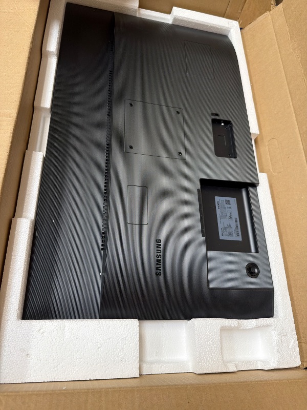 Photo 1 of Samsung 32" Flat Computer Monitor