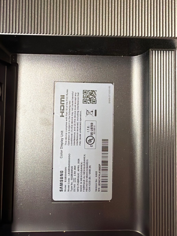 Photo 1 of Samsung 32" Flat Computer Monitor