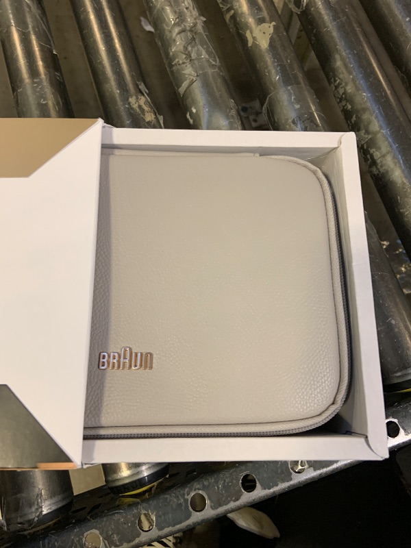 View 3 of Braun IPL, Silk·Expert Pro 5, IPL Hair Removal for Women and Men, Permanent Laser Hair Reduction At-Home, 2 Heads, Pouch, Venus Razor, IPL5157
