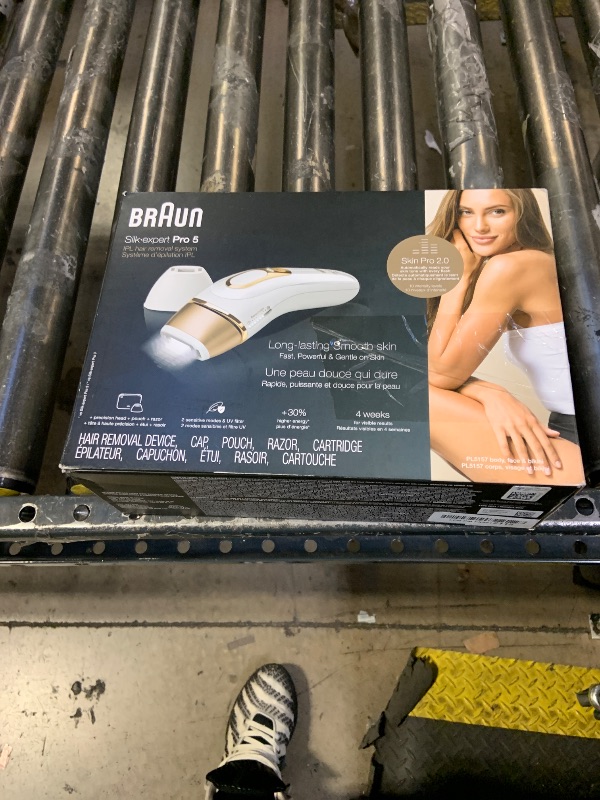 View 2 of Braun IPL, Silk·Expert Pro 5, IPL Hair Removal for Women and Men, Permanent Laser Hair Reduction At-Home, 2 Heads, Pouch, Venus Razor, IPL5157