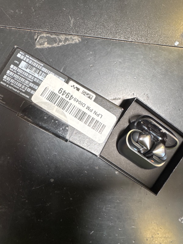 Photo 1 of **USED** Samsung Galaxy Buds 3 Pro AI True Wireless Bluetooth Earbuds, Noise Cancelling, Sound Optimization, Redesigned Comfort Fit, Silver [US Version, Amazon Exclusive, 2Yr Warranty]