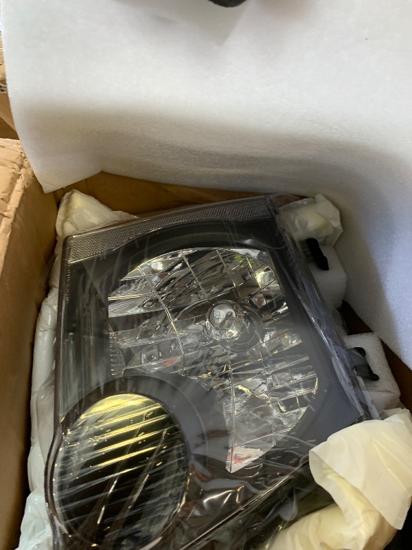 Photo 1 of Headlight Assembly Pair Compatible with Nissan Xterra 2005-2015, Factory-OE-Style Halogen Headlamp Replacements for 26010-EA025 26060-EA025, w/o Bulb, Black Housing Clear Lens White Corner