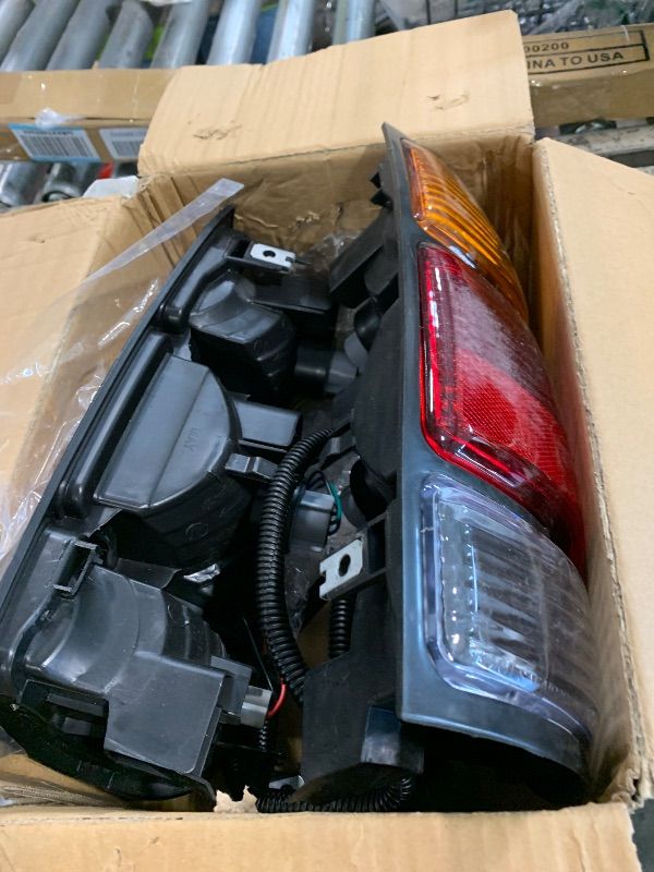 Photo 1 of *?***DAMAGE**** Tail Light Assembly Compatible With 2000 2001 2002 2003 2004 2005 2006 Toyota Tundra Driver and Passsenger Side Taillights Replace 81550-0C010 81560-0C010(Only Fit Regular and Access Cab)