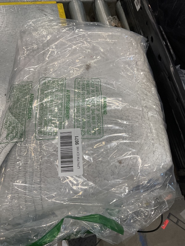 Photo 1 of [Used] Madison Park Splendor Reversible 100% Cotton Tufted Bathroom Rug-3000 GSM Hotel Quality Luxurious Plush Medium Pile Bath Mat Absorbent, Quick Dry, Shower Room Décor, 21x34, White
