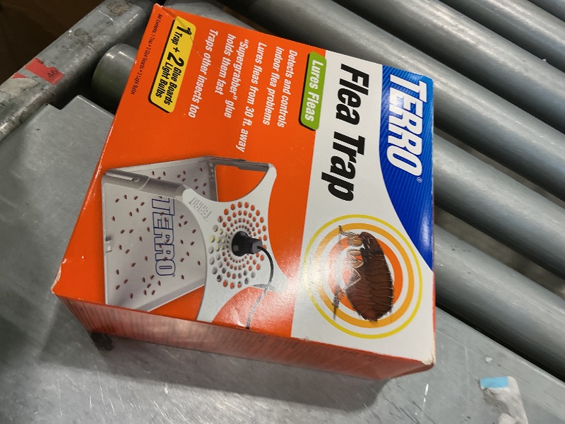 Photo 1 of ***MISSING GLUE PADS*** TERRO Indoor Electric Flea Trap and Killer, Refillable Plug in Bug Trap