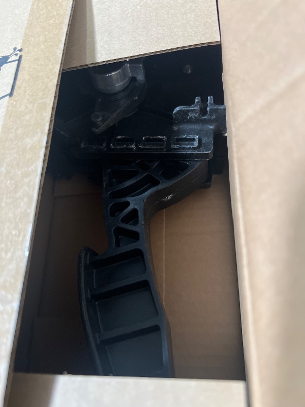 Photo 1 of 10L0L Accelerator Pedal Assembly with Sensor
