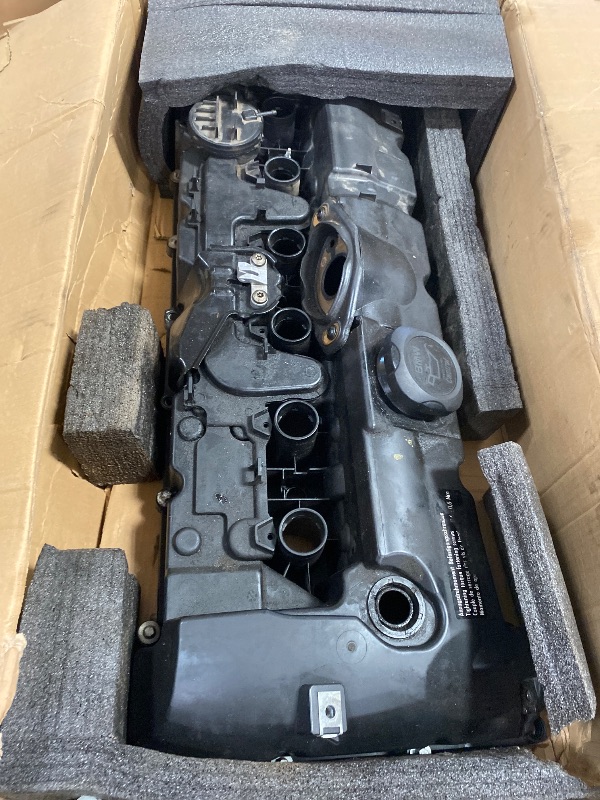Photo 1 of 11127552281 Engine Valve Cover with PCV Valve, Gasket & Bolts Compatible with BMW N52 E70 E82 E90 E91 Z4 X3 X5 128i 328i 528i 11127552281,11127582245