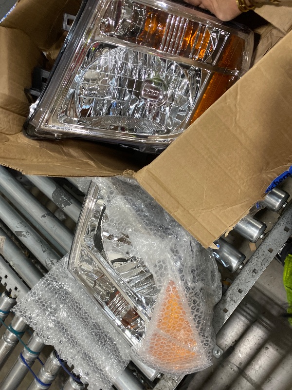 View 4 of ***DAMAGED - SEE NOTES/PICTURES***
WEELMOTO Halogen Headlights for 2005-2008 Nissan Frontier XE/SE/NISMO/LE