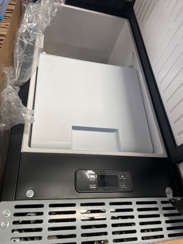 Photo 1 of **Unable to test** Medium Ice MAKER