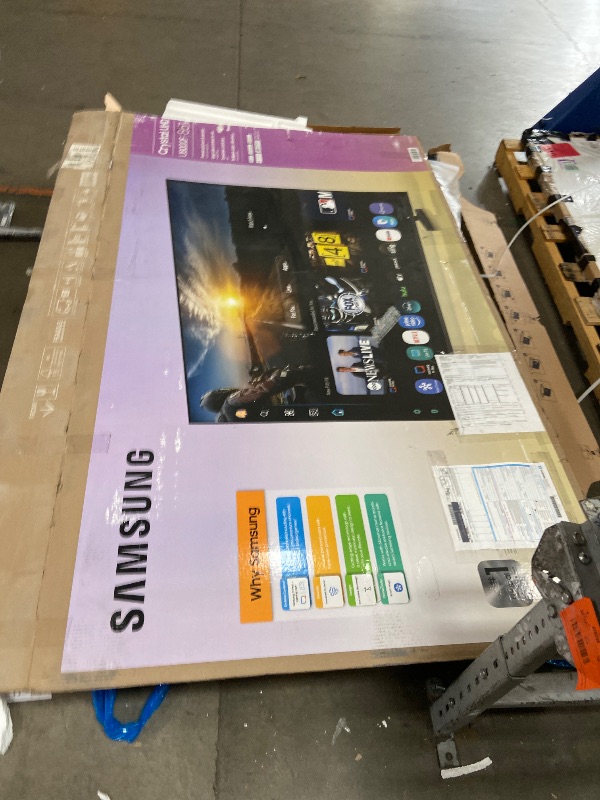 Photo 1 of **CRACKED SCREEN PARTS ONLY** Samsung 85-Inch UHD 4K Smart TV (2025)