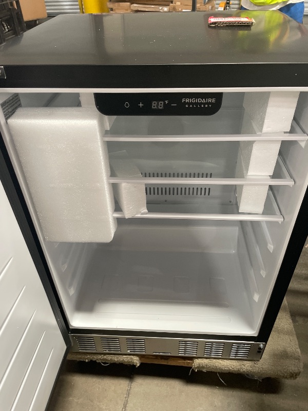 View 2 of ***SEE NOTES FOR DETAILS***
Frigidaire 5.0 cu ft Under Counter Refrigerator