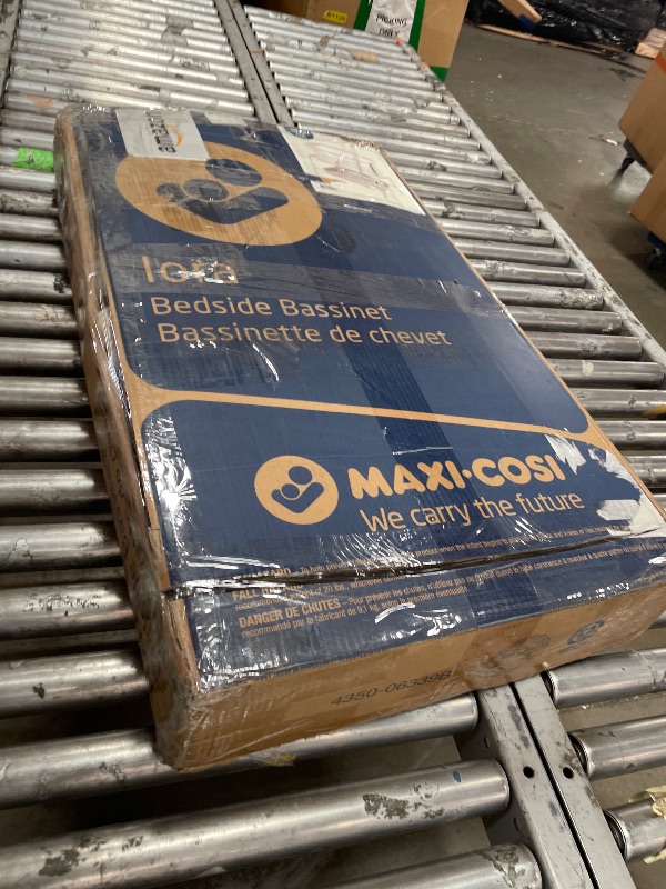 Photo 1 of **Used** Maxi-Cosi Iora Baby Bassinets Bedside Sleeper, Portable Bassinet, Infant Bedside Sleeper Crib, Height Adjustable, Breathable Mesh, Large Storage Basket, Classic Oat