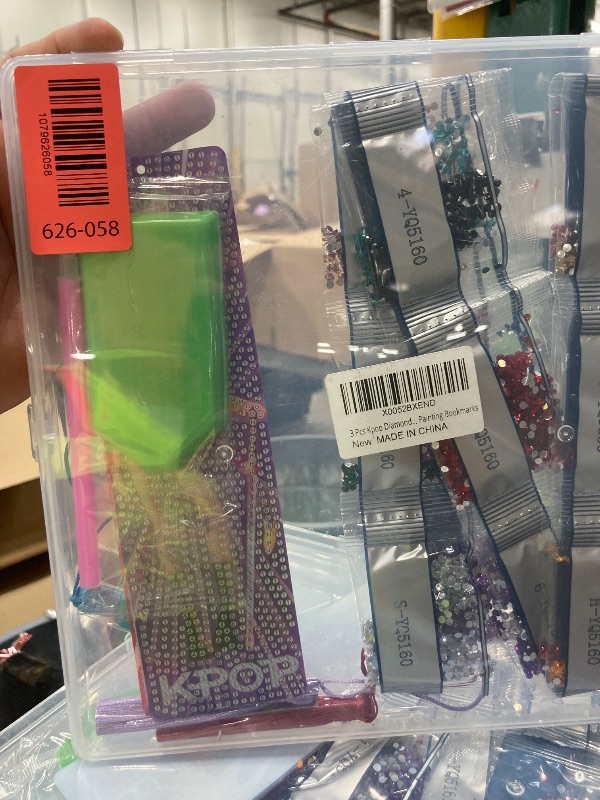 Photo 1 of ***PHOTO AND DESCRIPTION ONLY FOR REFERENCE*** Rhinestones Painting Bookmarks, Waterproof Chemical Fiber Cloth, Maple Leaf Pattern, Bright Colors - Durable Crafting Gift, Stylish Reading Accessory, Creative Family Activit