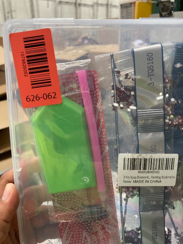Photo 1 of ***PHOTO AND DESCRIPTION ONLY FOR REFERENCE*** Rhinestones Painting Bookmarks, Waterproof Chemical Fiber Cloth, Maple Leaf Pattern, Bright Colors - Durable Crafting Gift, Stylish Reading Accessory, Creative Family Activit