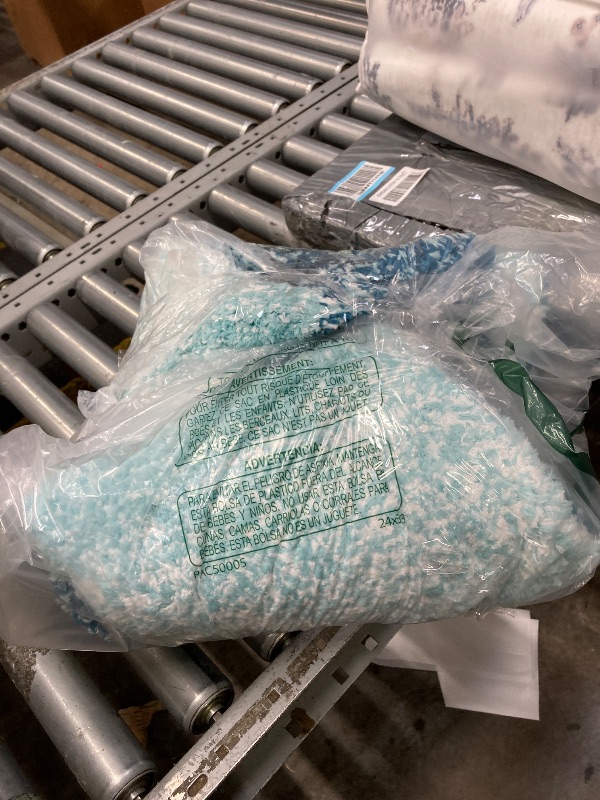 Photo 1 of ***used****OLANLY Bathroom Rugs Sets 3 Piece, Soft Absorbent Microfiber Bath Mats and U-Shaped Contour Toilet Rug, Plush Shaggy Bath Mat Set for Bathroom (30"x20"+24"x16"+24"x20", Peacock Blue)