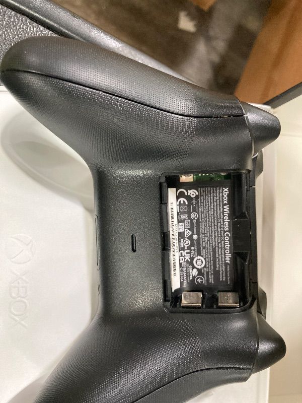 Photo 1 of **MISSING BATTERY COVER****Microsoft Xbox Wireless Controller - Carbon Black – for Xbox Series X|S Xbox One PCs and Cloud-Enabled Devices
