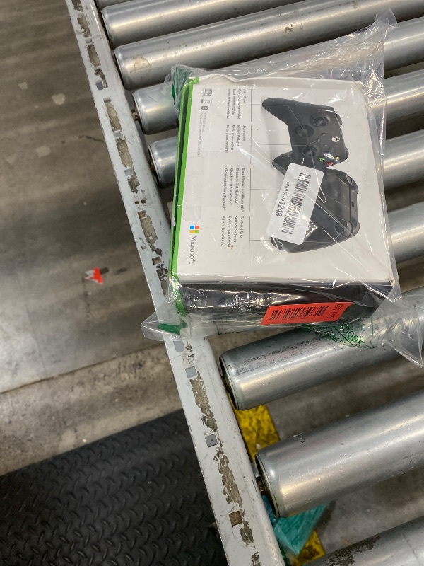 Photo 1 of **MISSING BATTERY COVER****Microsoft Xbox Wireless Controller - Carbon Black – for Xbox Series X|S Xbox One PCs and Cloud-Enabled Devices