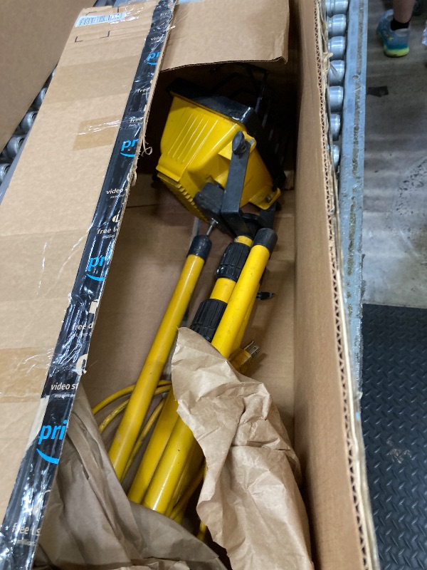Photo 1 of **** PARTS ONLY ****

DAMAGED  --- DEWALT 20V MAX LED Work Light with Stand, Tripod Light, 3000 Lumens of Brightness with 3 Modes, Tool Only (DCL079B)