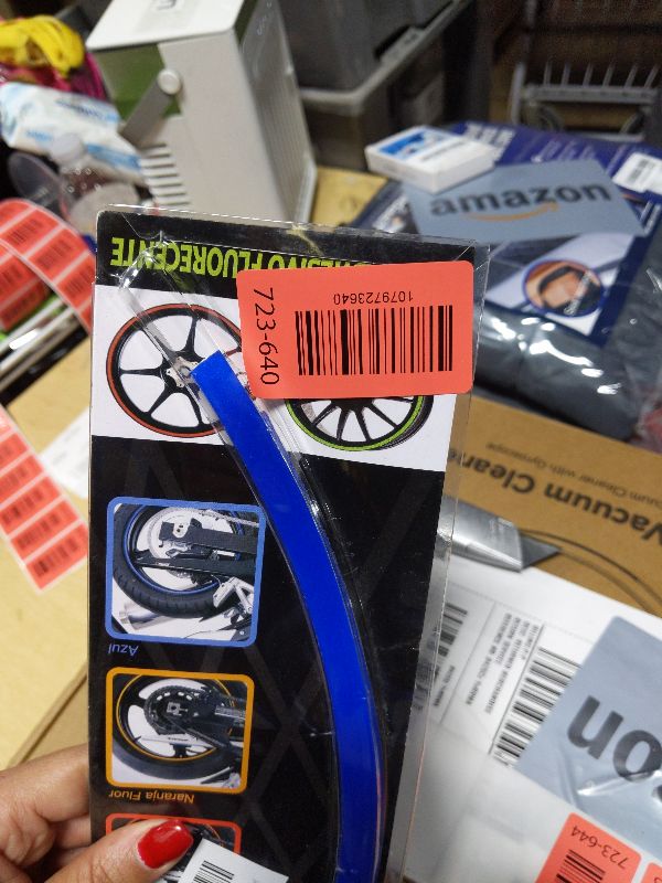 Photo 1 of 16PCS 17''-19'' Reflective Wheel Rim Stripe Decal, Car Wheel Rim Tapes Decoration Stickers, Waterproof Night Safety Decals Automotive Accessories Universal for Motorcycle, Car, Bicycle (Blue)