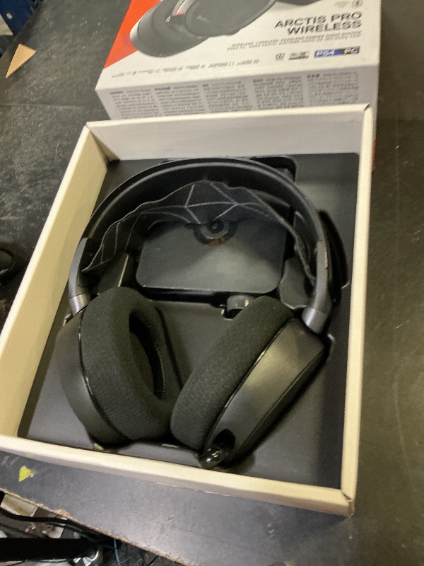 Photo 1 of SteelSeries Arctis Nova Elite Wireless Gaming Headset