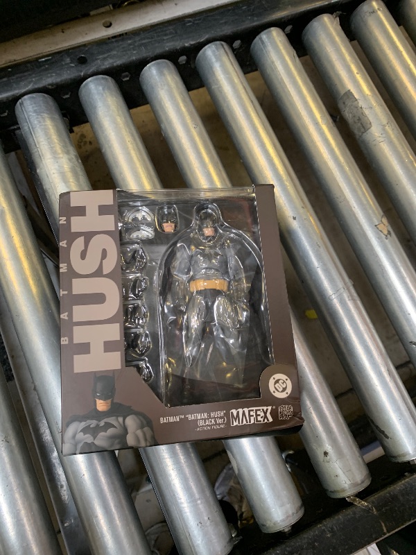 Photo 1 of Medicom DC Comics Batman Hush MAFEX Action Figure