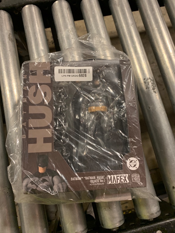 Photo 1 of Medicom DC Comics Batman Hush MAFEX Action Figure