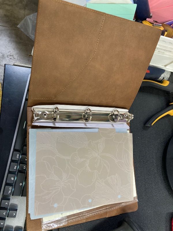 Photo 1 of ***SMALL SIZE 9.5" X 8"*** Metrubyone Small 3 Ring PLeather Binder with Clipboard for 5.5 x 8.5, Vintage Hardback 1 Inch, Professional Planner Organizer 9.5" X 8"***SMALL SIZE 9.5" X 8"***