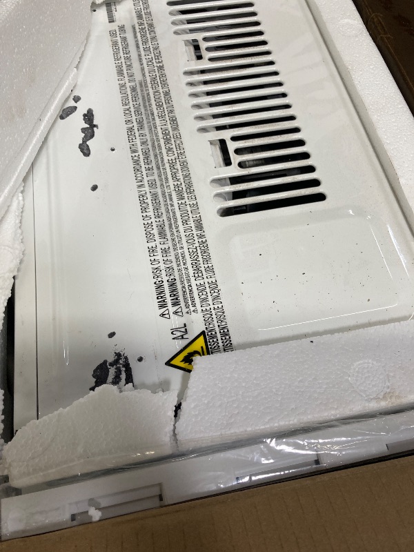 Photo 1 of ***DAMAGED -SELLING AS PARTS ONLY*** 

LG 6000 BTU Window Air Conditioner[2024 New] Remote Control, WiFi Enabled works with LG ThinQ, Alexa, Hey Google, Washable Filer Ultra-Quiet Cools Small Room up to 250 Sq.Ft AC Unit White LW6024RSMX