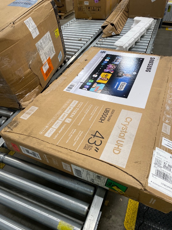 Photo 1 of **** NO RETUN- NO REFOUN**** **** THE SCREEN IS BROKEN**** Samsung 43-Inch Class Crystal UHD U8000H Series Samsung Vision AI Smart TV (2026 Model, 43U8000H) Crystal Processor 4K, Endless Free Content, Motion Xcelerator, Color Booster, Alexa Built-in