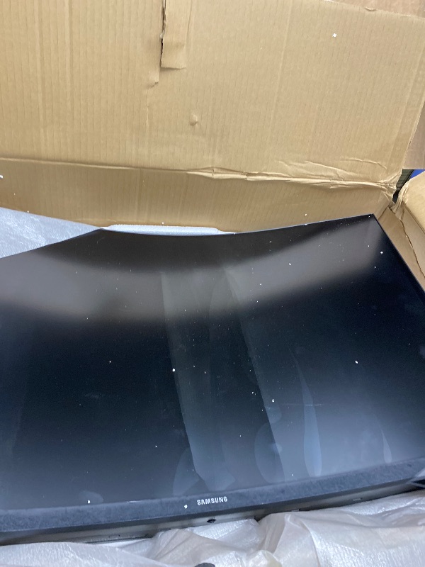 Photo 1 of *****broken screen****
SAMSUNG 32" Odyssey G55C Series QHD 1000R Curved Gaming Monitor, 1ms(MPRT), HDR10, 165Hz, AMD Radeon FreeSync, Eye Care, Glare Free, Sharp Resolution LS32CG550ENXZA