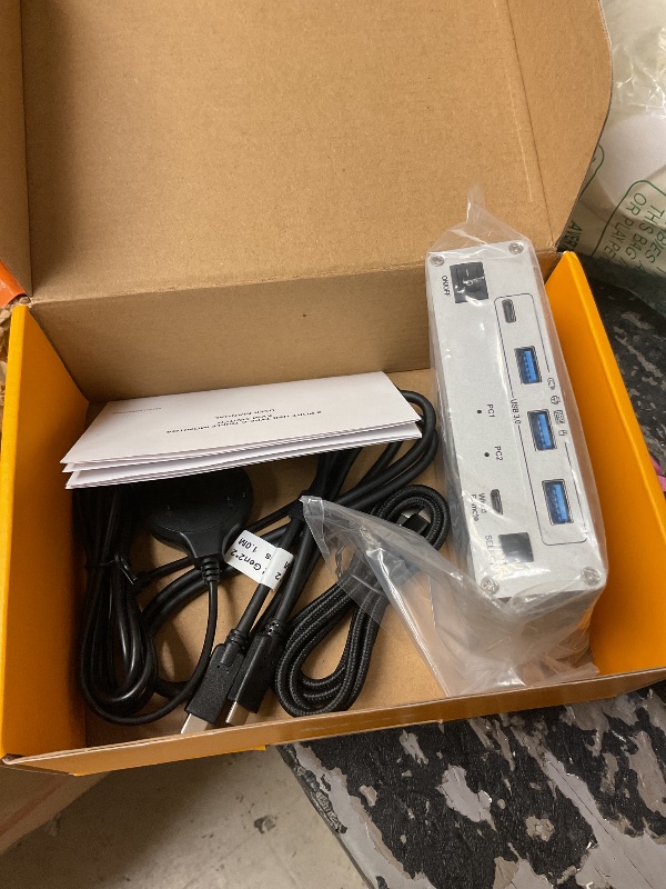 Photo 1 of Thunderbolt 4 KVM Switch 3 Monitors 2 Laptops USB C 4K@60Hz,USB C KVM Switch Displaylink Docking Station for Windows Mac M1-M5, Extended Triple Displays,PD 100W,USB 3.0,USB 3.2,SD/TF,1G Ethernet